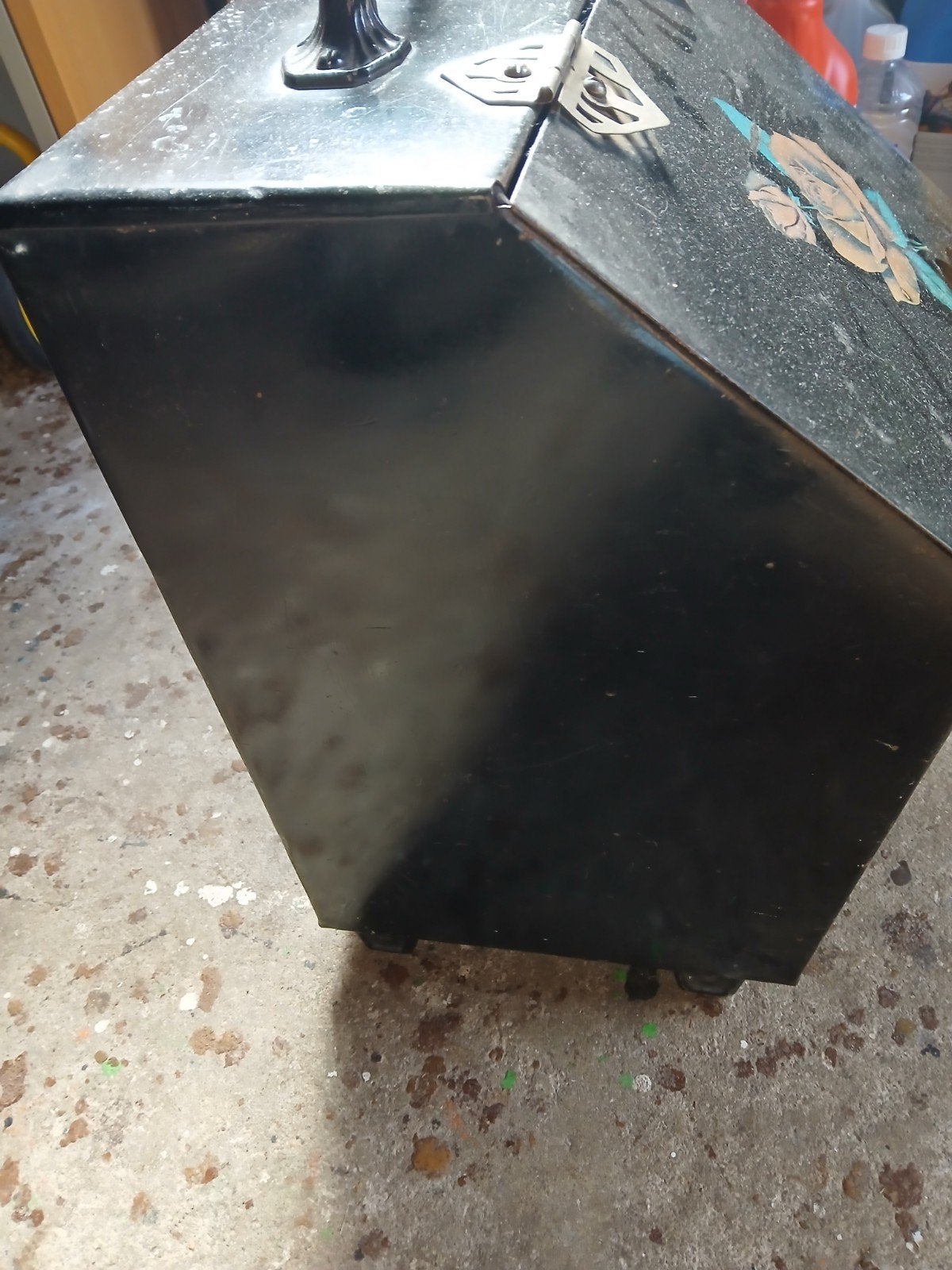 Vintage metalen houtbak, 45  33,5  34cm., Antiek en Kunst, Ophalen
