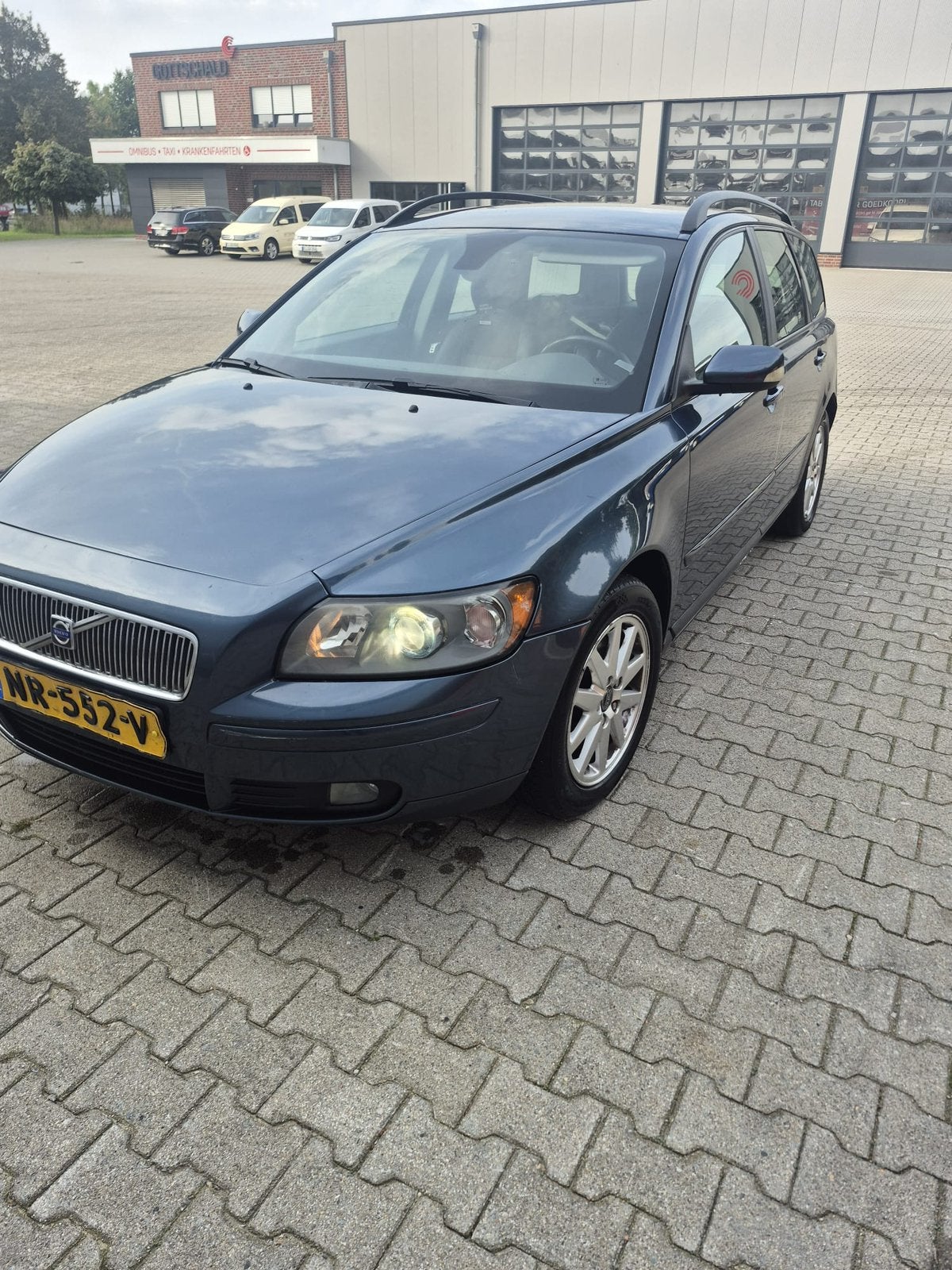 Volvo V50 2.4 140PK Geartronic 2006 Blauw, Stof, 700 kg, Blauw, 11 km/l