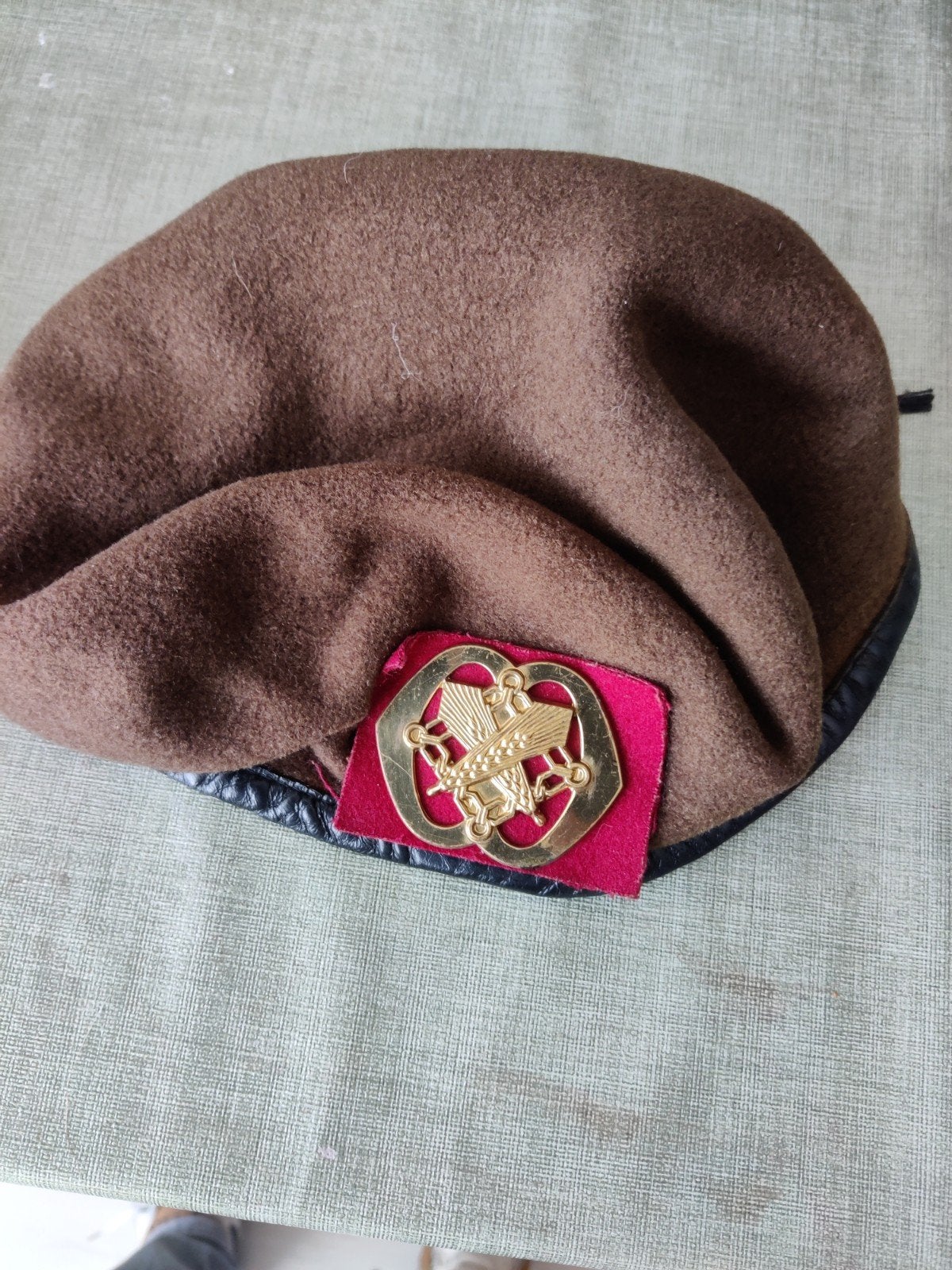 baret met intendance, Verzenden