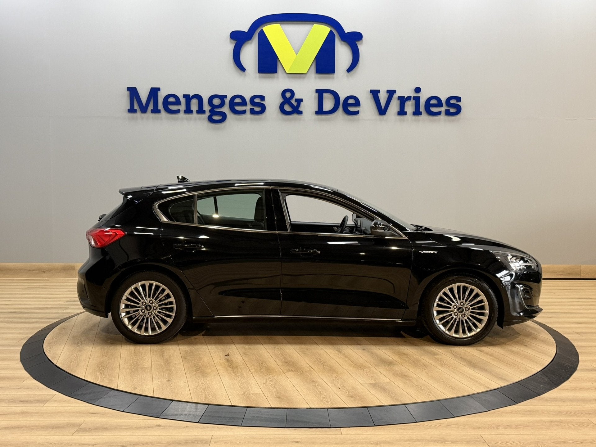 Ford Focus 1.5 EcoBoost Vignale Airco ECC | LED | Adaptive C, Auto's, Ford, Automatische klimaatregeling, Zwart, Bedrijf, 3 cilinders