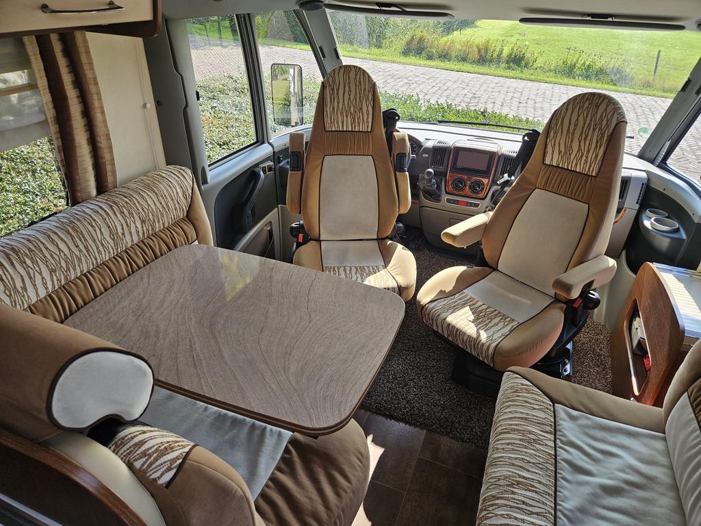 Burstner Aviano i684, 72.000km! ️, Caravans en Kamperen, Campers, Integraal, Luifel, Ringverwarming, Fiat