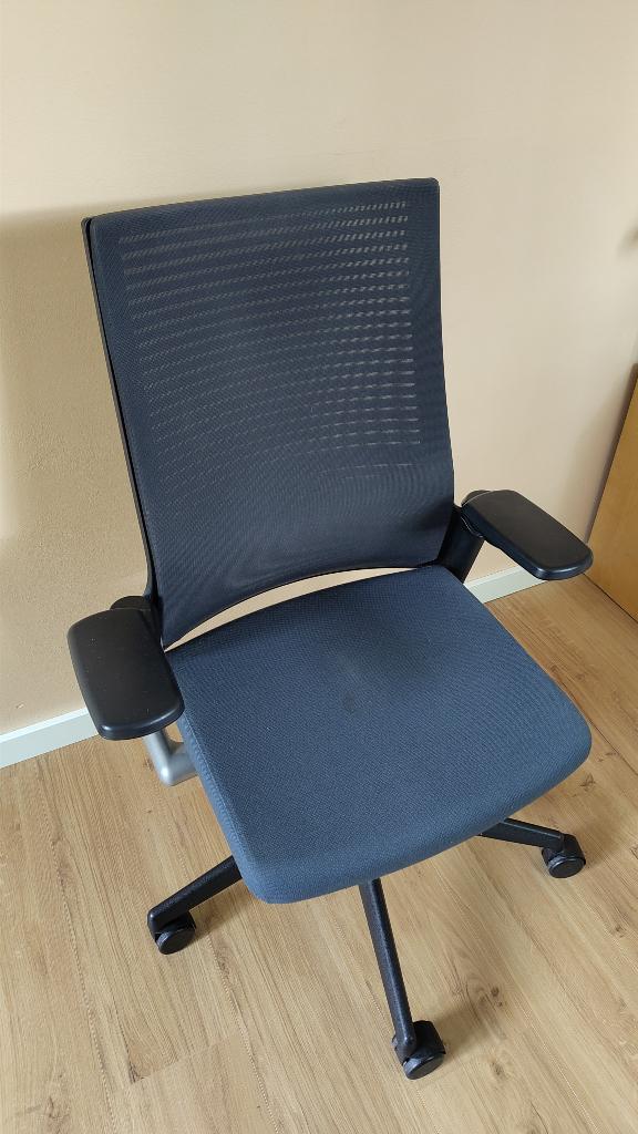 Ahrend bureaustoel 2020, ergonomisch, Ophalen, Gebruikt, Blauw, Bureaustoel