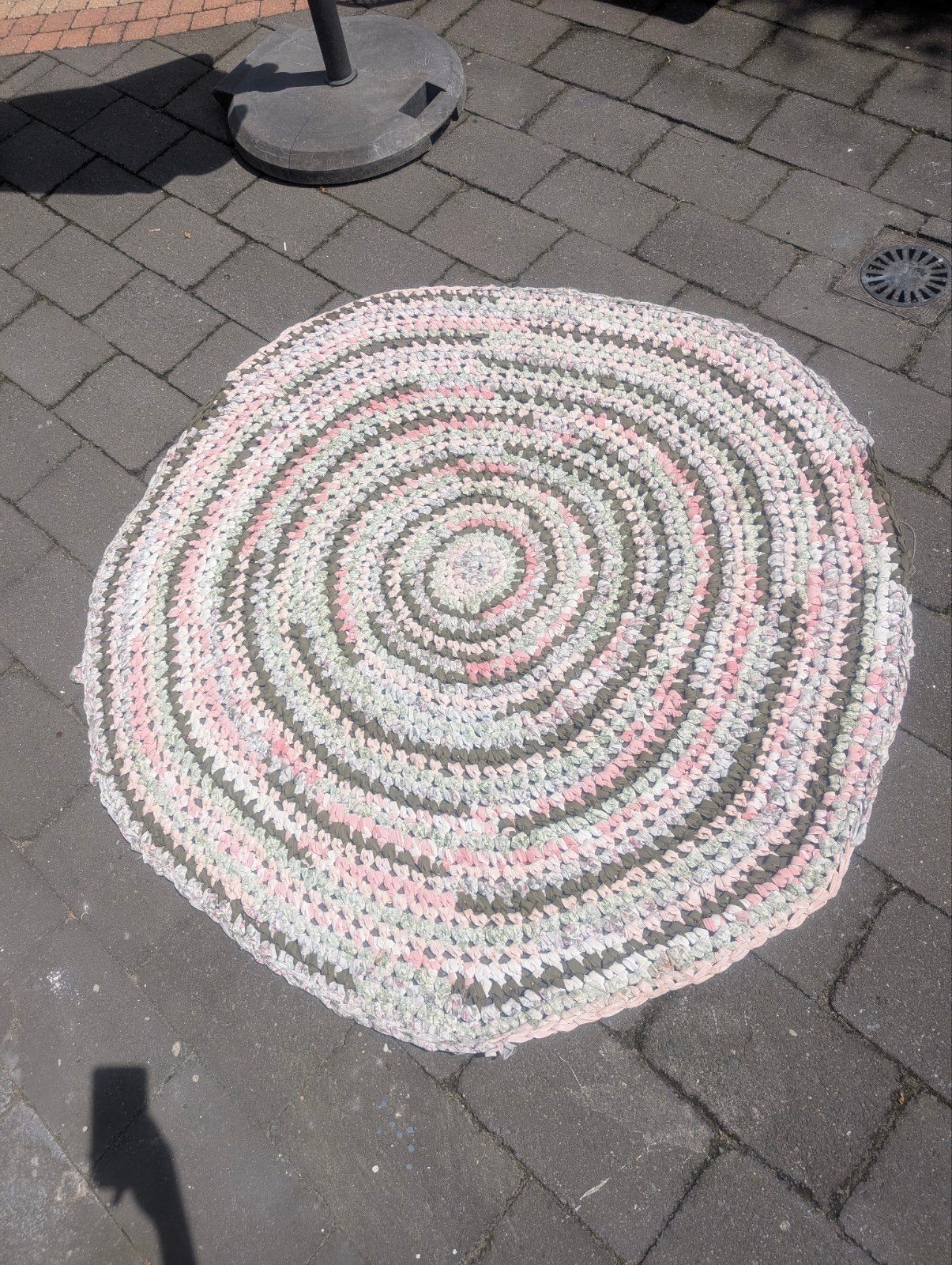 Handgemaakt rond vloerkleed van gerecyclede stof, Boho, Duurzaam, Handgemaakt, Rond, Ophalen of Verzenden, Zo goed als nieuw
