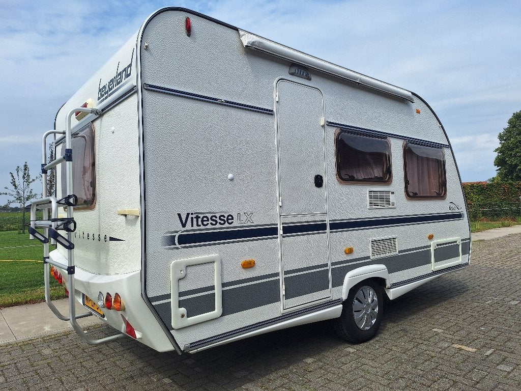 Beyerland Vitesse LX 400D – comfortabele en nette caravan, Omvormbare zithoek, Treinzit, 750 - 1000 kg, Particulier