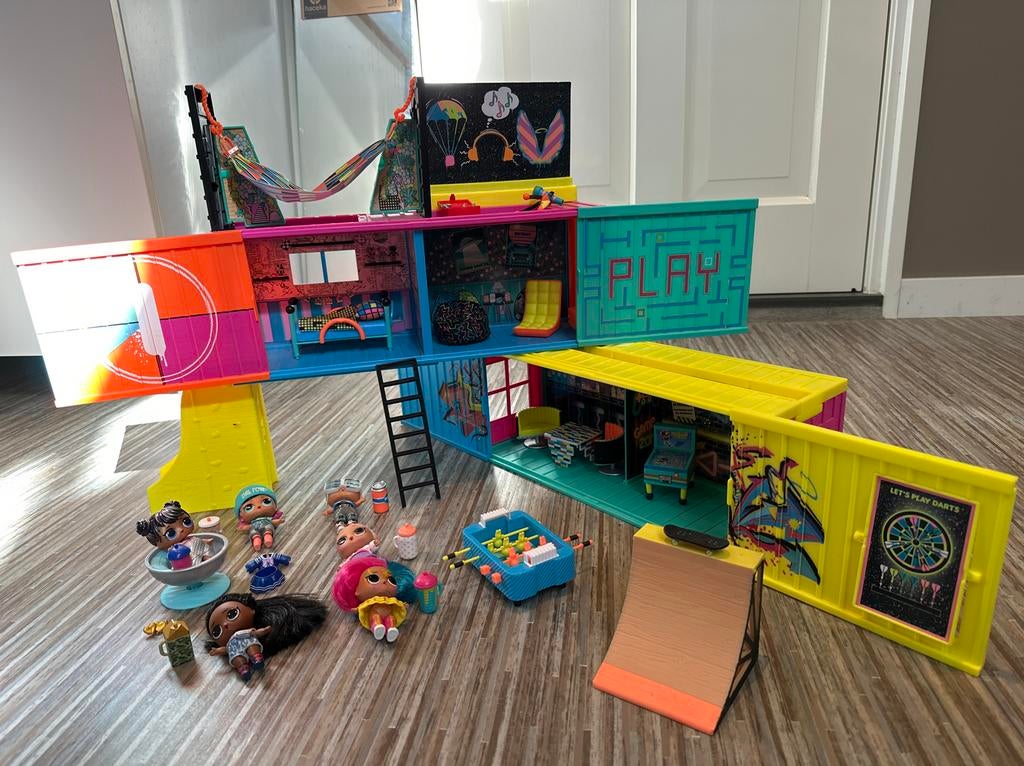 L.O.L. Surprise! Clubhouse met poppen en accessoires, Ophalen, Gebruikt, Poppenhuis