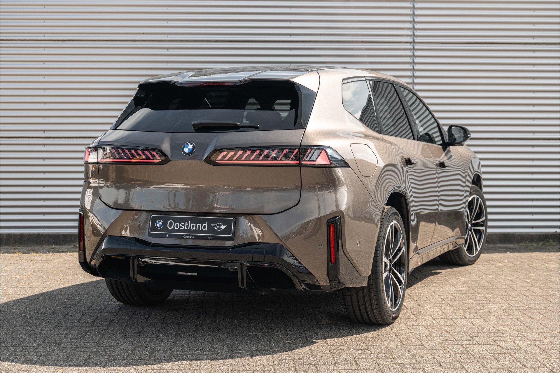 BMW iX3 40 eDrive M Sport / Trekhaak / Panoramadak / M Sport, Auto's, Automaat, Dealer onderhouden, Achterwielaandrijving, Zwart