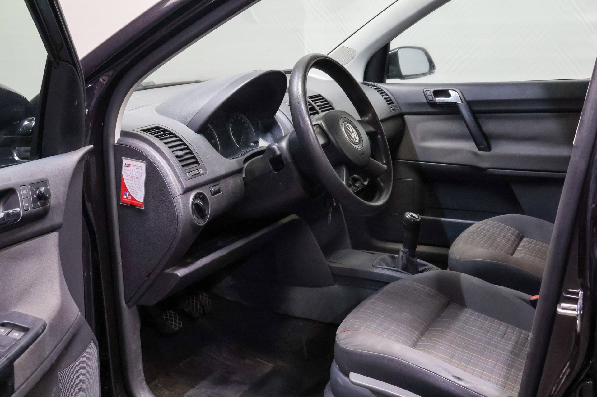 Volkswagen Polo 1.4-16V Comfortline, Auto's, Voorwielaandrijving, 15 km/l, Zwart, Origineel Nederlands
