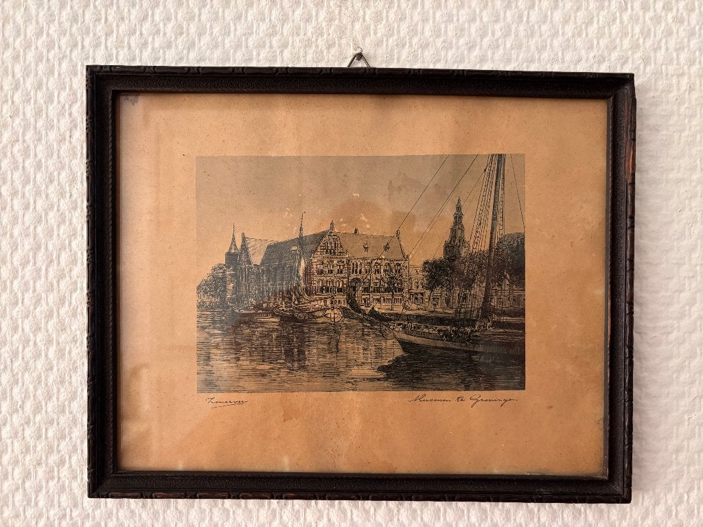 Antieke ets oude Groninger Museum, Marius Janssen ingelijst., 26 cm, Ingelijst, Ets, Architectuur