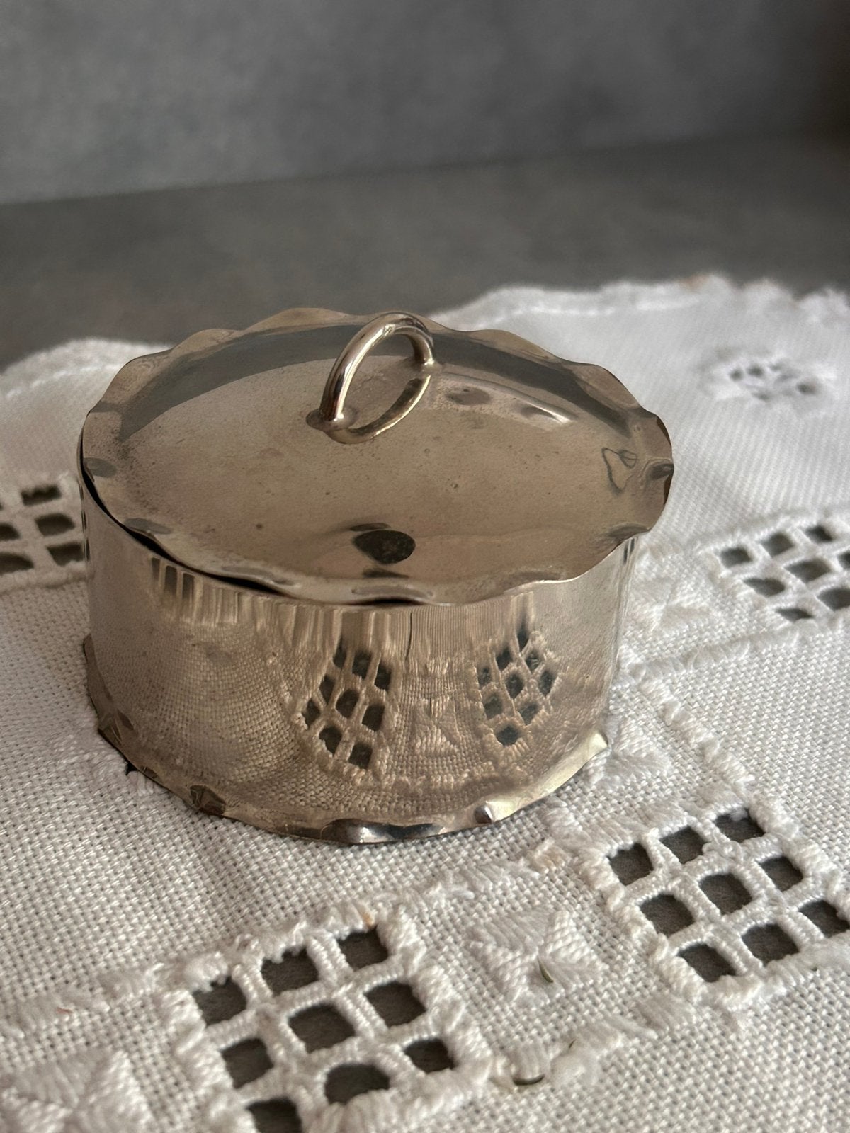 Oud zilverkleurig sieradendoosje, Antiek en Kunst, Curiosa en Brocante, Ophalen of Verzenden