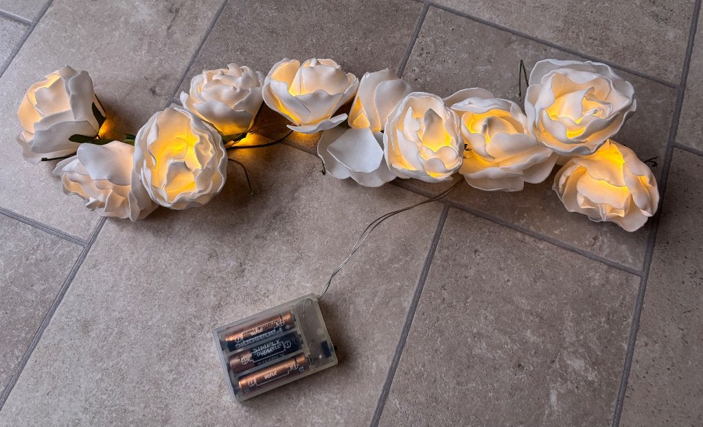 Licht slinger met rozen, Ophalen, Wit, Landelijk, Zo goed als nieuw