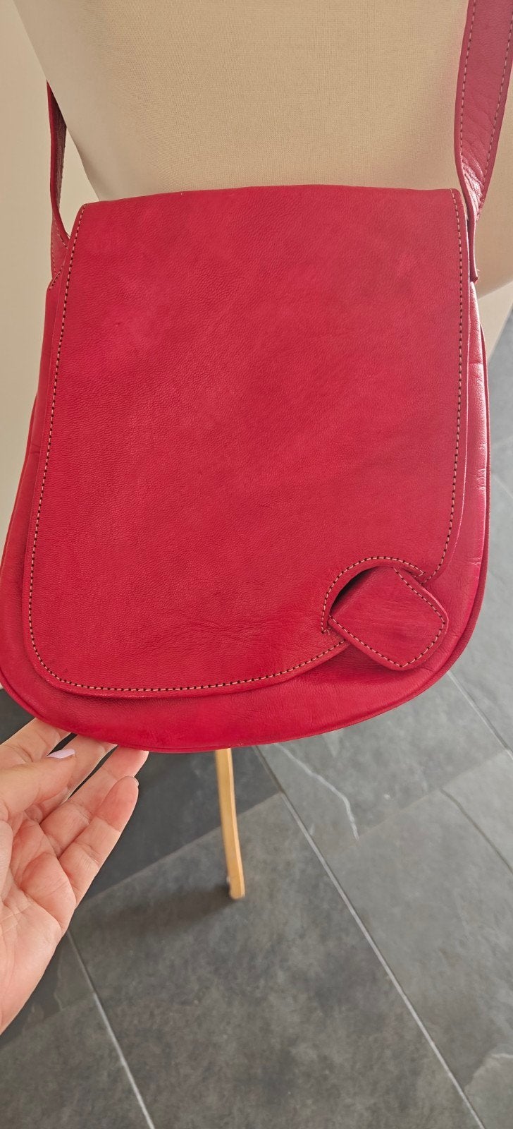 Handgemaakte roze leren schoudertas uit Marokko magnee, Sieraden, Tassen en Uiterlijk, Tassen | Schoudertassen, Ophalen of Verzenden