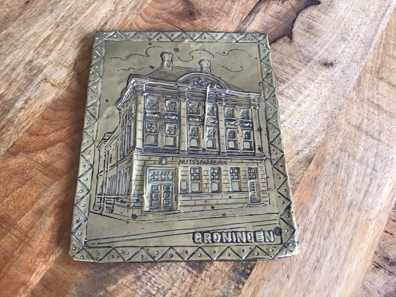 Vintage messing wanddecoratie Nutsspaarbank Groningen, Ophalen of Verzenden