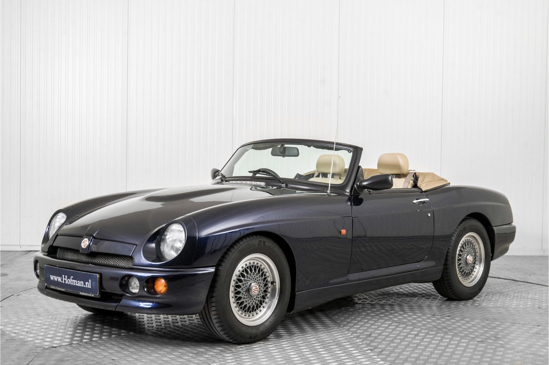 MG RV8 4.0 V8 Oxford Blue (bj 1993), Auto's, Metallic lak, Achterwielaandrijving, Gebruikt, 190 pk