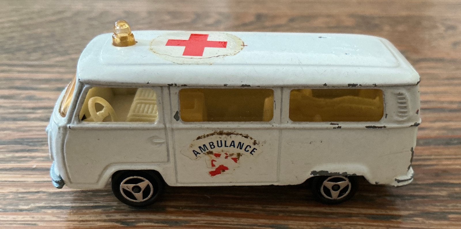 Vintage Volkswagen T2 Bus Majorette Ambulance jaren 70, Ophalen of Verzenden, Gebruikt, Bus of Vrachtwagen