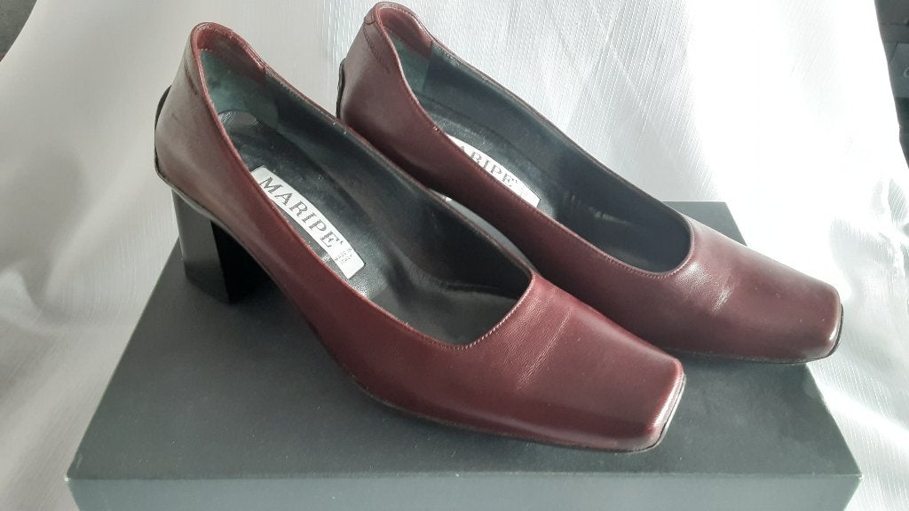 MARIPE pumps, maat 37,5 (burgundy kleur), Kleding | Dames, Pumps, Ophalen of Verzenden, Zo goed als nieuw, Maripe