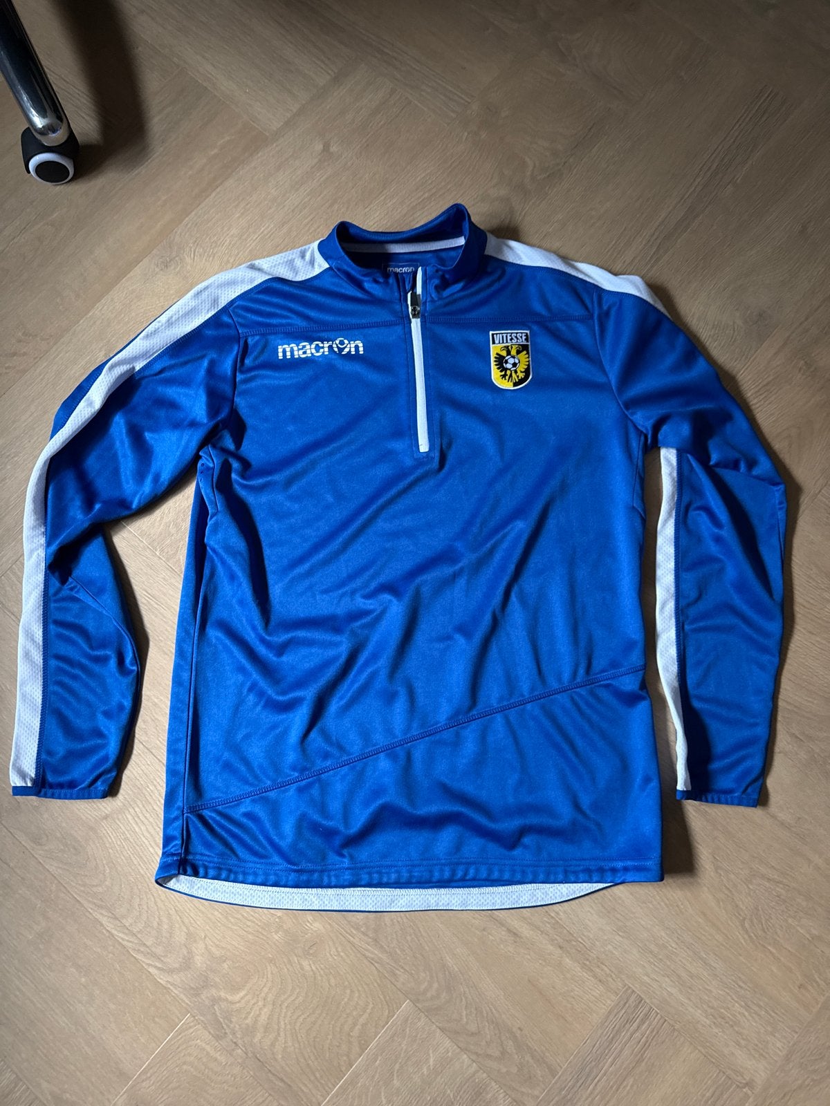 Nieuw originele Vitesse trainingstop maat L, Maat L, Ophalen of Verzenden, Nieuw, Shirt