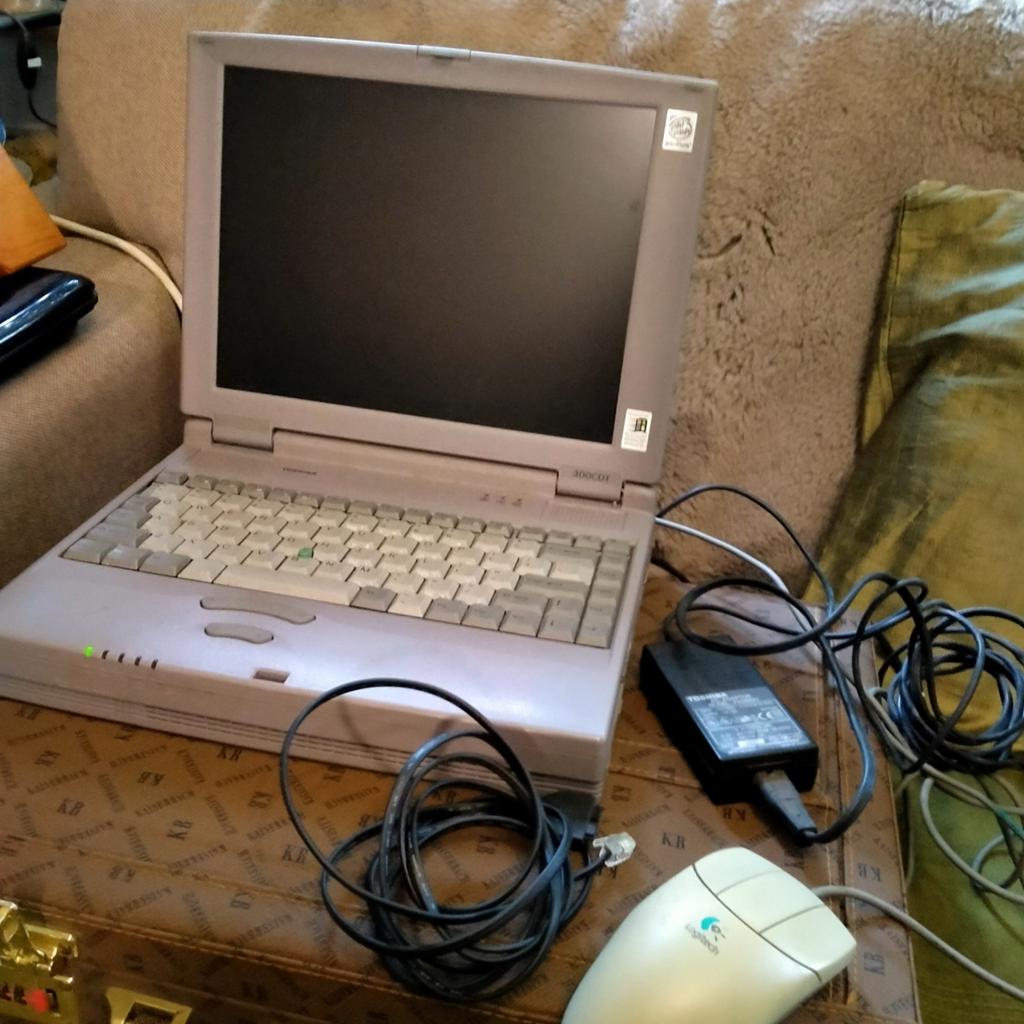 Vintage Toshiba Satellite 300CDT Windows 95 laptop, Computers en Software, Vintage Computers, Ophalen of Verzenden