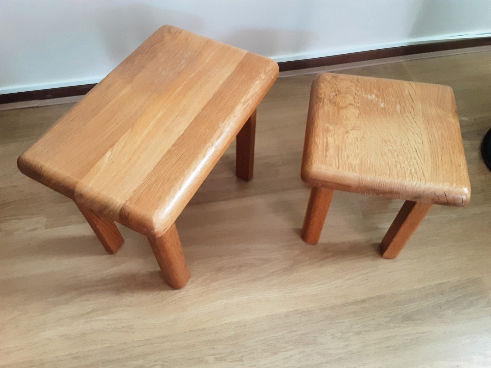 Set van 2 eikenhouten mini tafeltjes / krukjes, Minder dan 45 cm, Minder dan 55 cm, Gebruikt, Ophalen of Verzenden