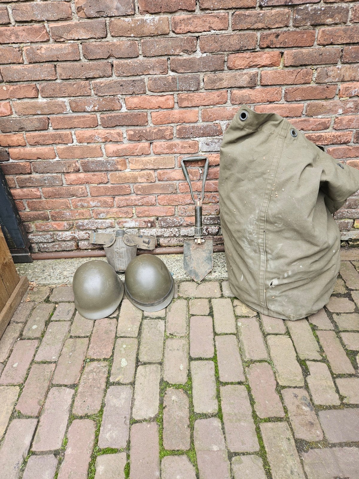 Militair uitrusting pakket: helmen, kleding, schoenen enz, Ophalen, Landmacht, Overige gebieden, Kleding of Schoenen