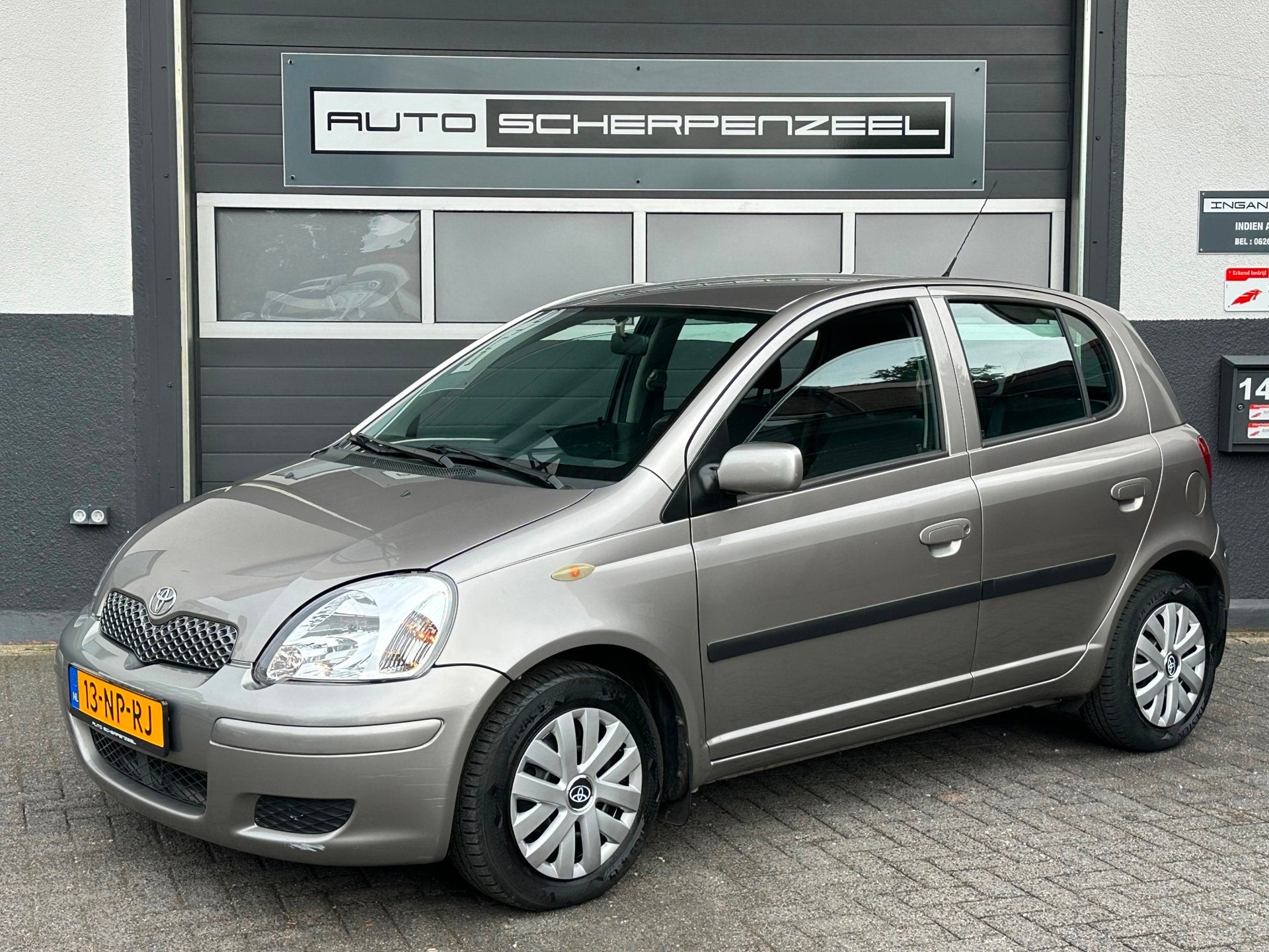 Toyota Yaris 1.3 VVT-i Sol | AIRCO | TREKHAAK | NL AUTO, Voorwielaandrijving, Stof, Gebruikt, 31 €/maand