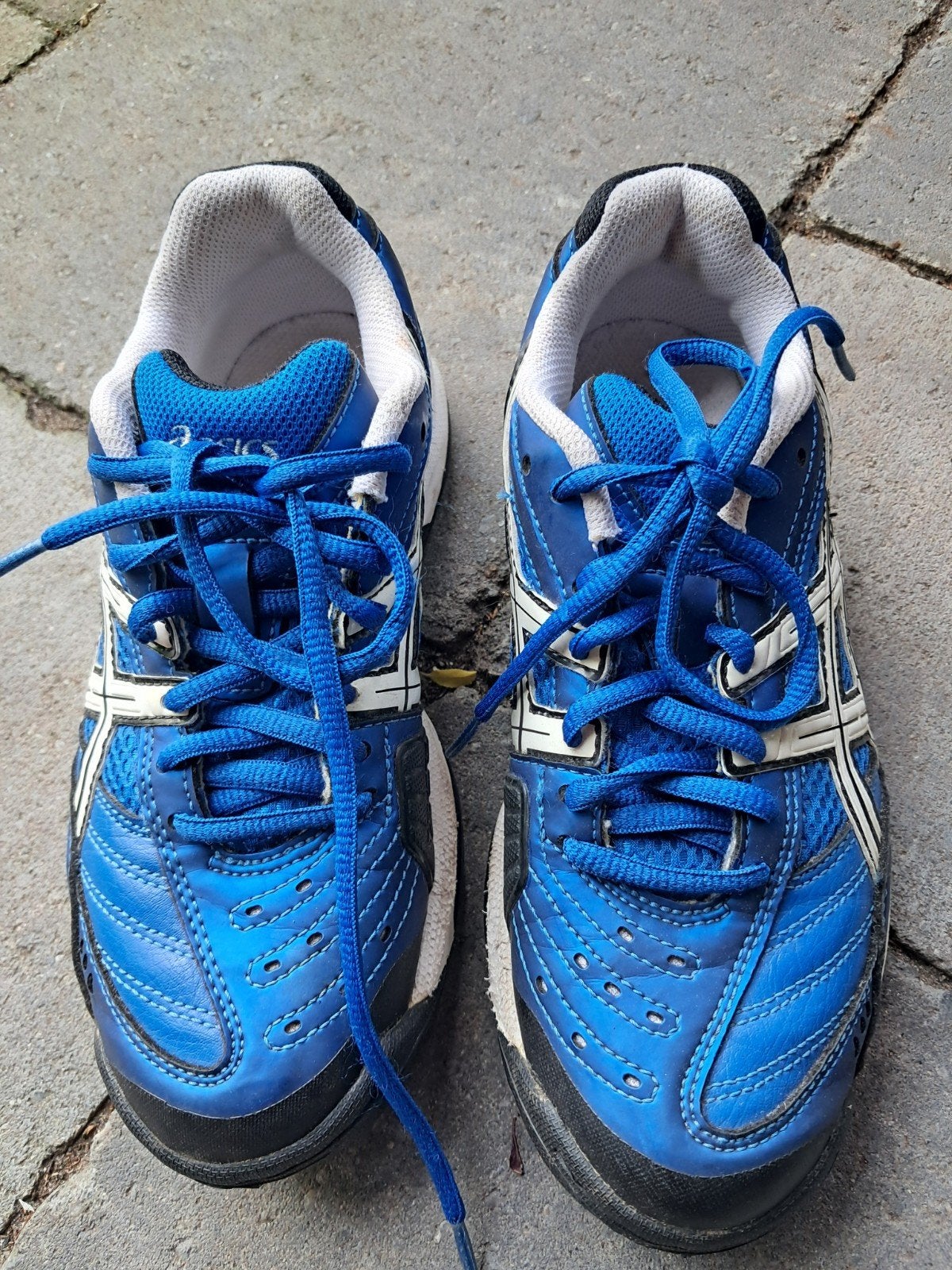 Kunstgrasschoenen Asics maat 34.5  weinig gedragen, Ophalen of Verzenden, Zo goed als nieuw, Schoenen