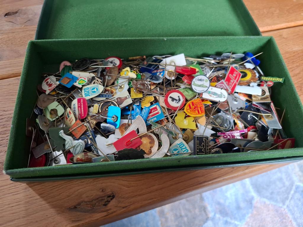 Te koop Doosje vol spelden, Ophalen of Verzenden, Overige onderwerpen
