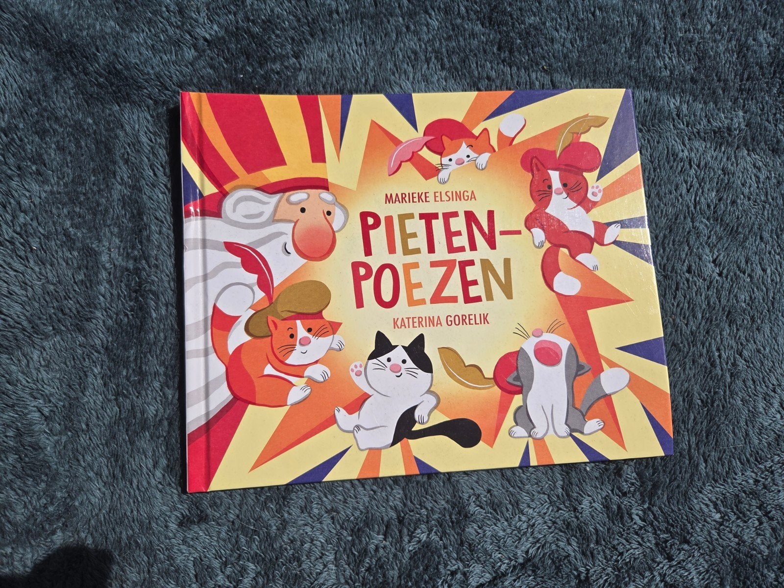 Pietenpoezen - Kinderboek van Marieke Elsinga, Ophalen of Verzenden, Gelezen, Marieke Elsinga, Fictie algemeen