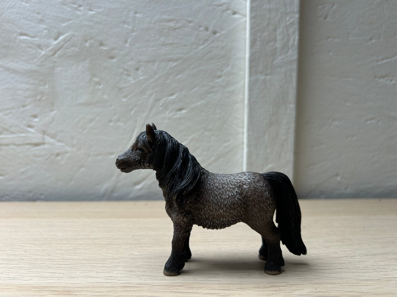 Schleich zwarte shetlander, Verzamelen, Ophalen of Verzenden, Zo goed als nieuw, Paard, Beeldje of Figuurtje