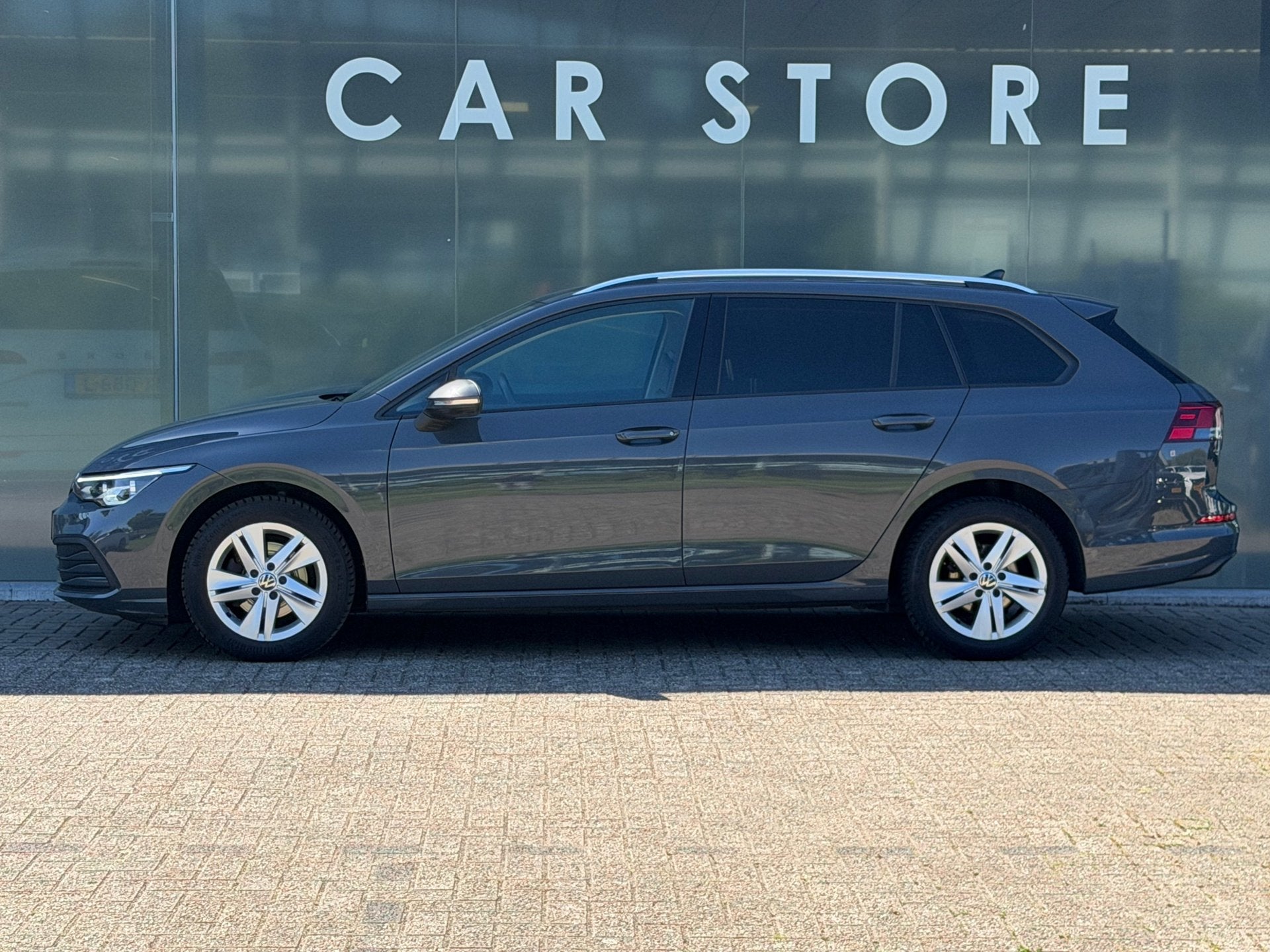 Volkswagen Golf Variant 1.0 eTSI DSG Life Business MASSAGE/C, Stof, Gebruikt, 23 km/l, Origineel Nederlands