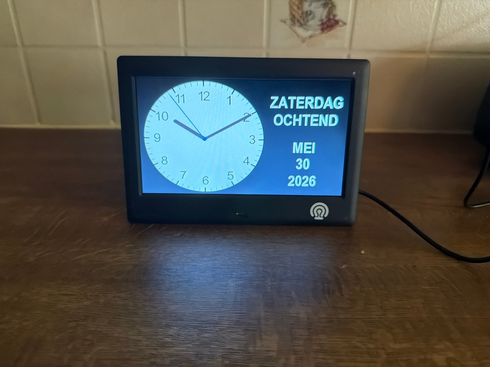 Dementieklok met dag-, datum- en tijdweergave, Ophalen of Verzenden, Gebruikt, Digitaal, Wekker of Tafelklok