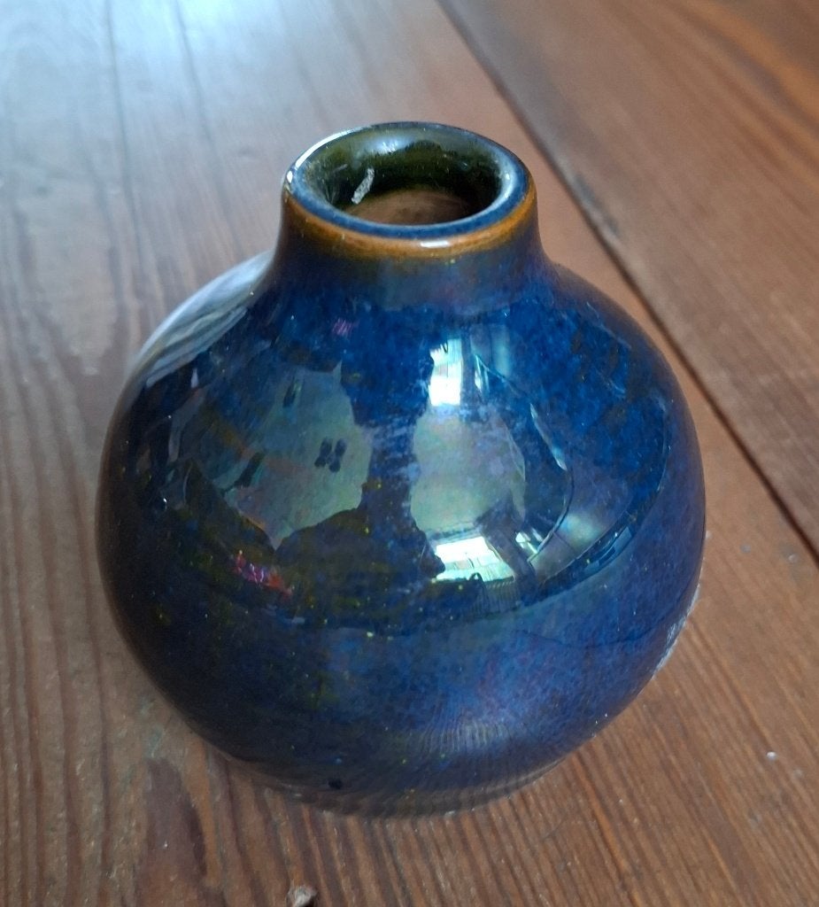 Aardewerken Vaasje in een luster glazuur. Gesigneerd, Antiek en Kunst, Ophalen of Verzenden
