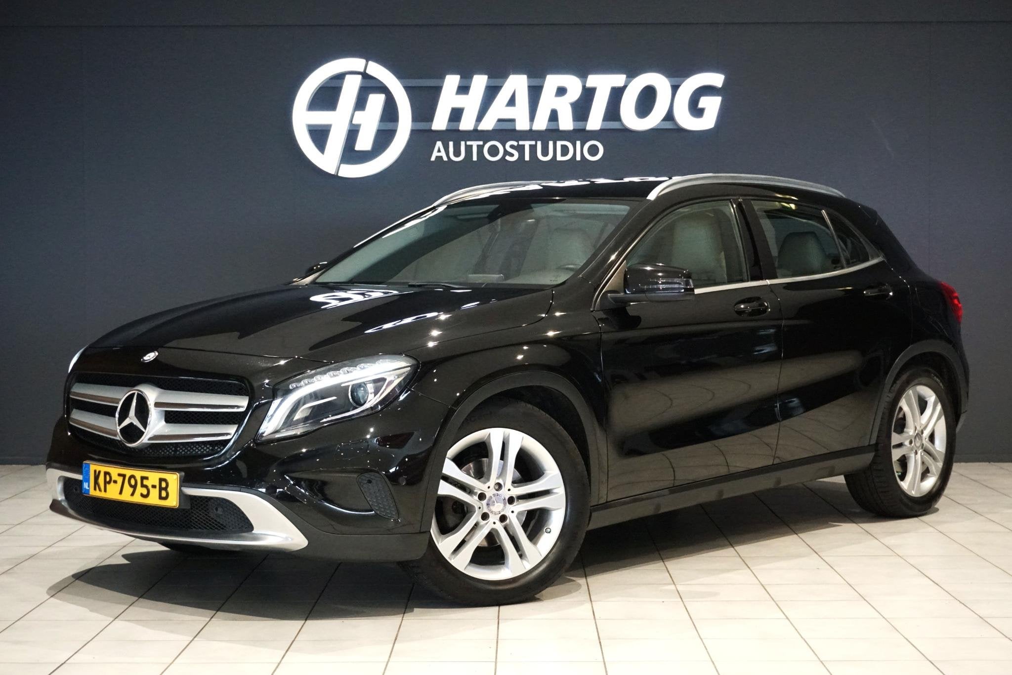 Mercedes-Benz GLA-klasse 180 Ambition + STOELVERWARMING / LE, Auto's, Gebruikt, 4 cilinders, 715 kg, 1595 cc
