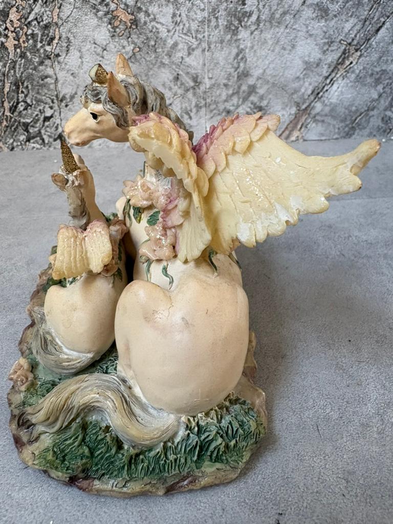 Eenhoorn beeld met veulen en vleugels, Antiek en Kunst, Ophalen, Zoogdier, 20 - 50 cm, Beeld
