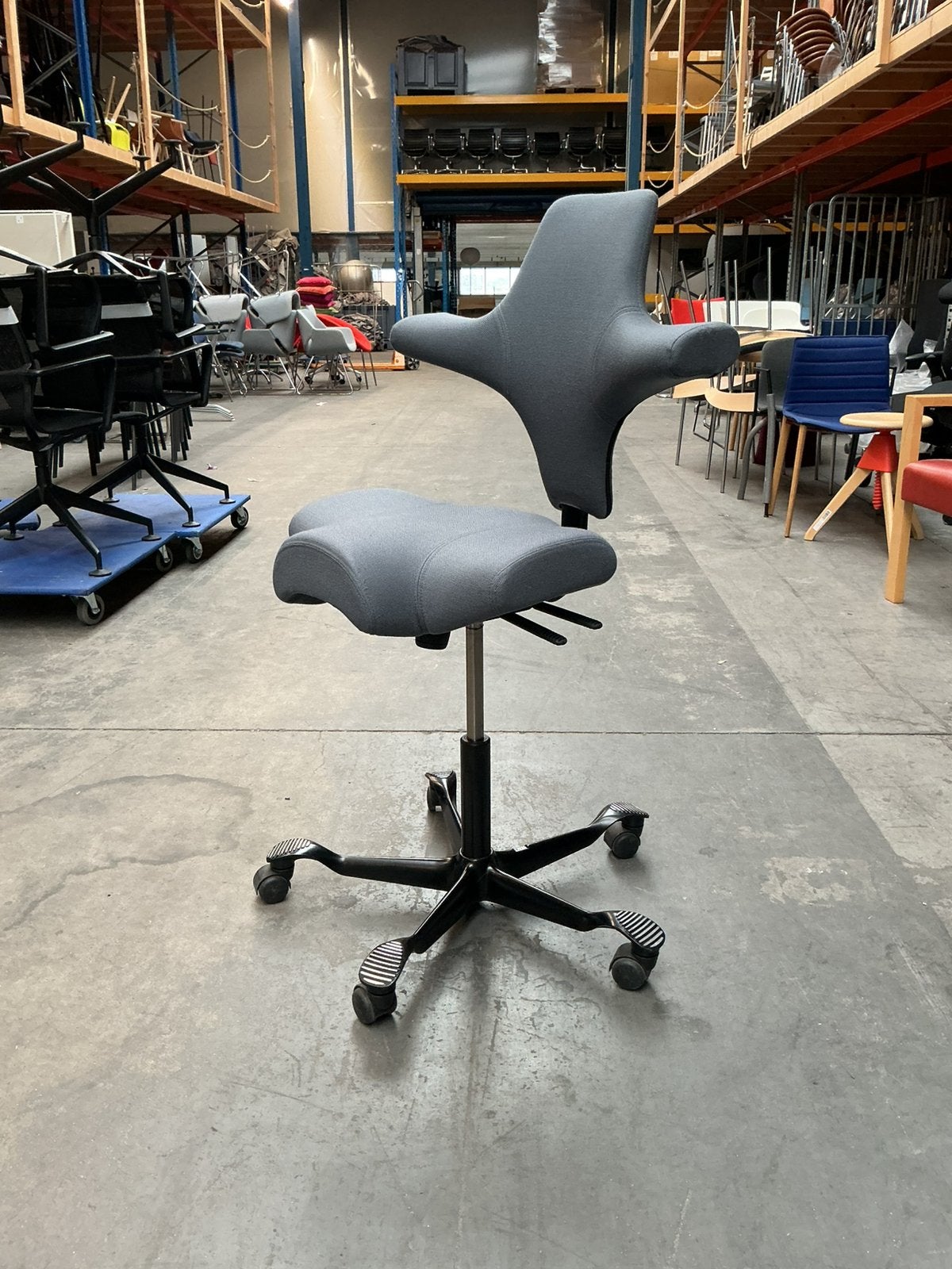 HAG Capisco 8106 Bureaustoel | Zithoogte 51-69 cm | Grijs, Huis en Inrichting, Bureaustoelen, Gebruikt, -, -, Ophalen of Verzenden