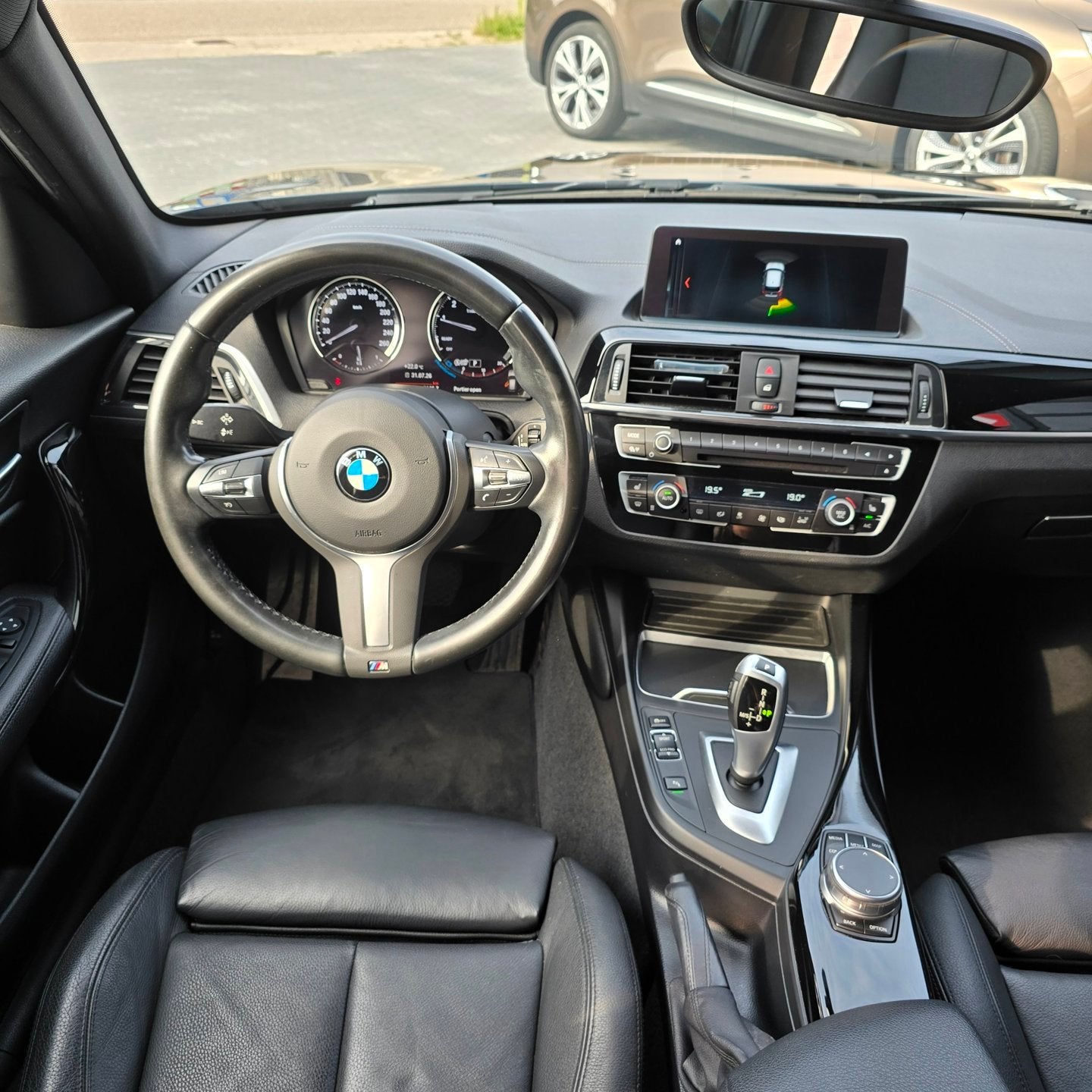 BMW 1-serie 118i M Sport Edition| LEDER | STOELVERWARMING |, Auto's, Gebruikt, Zwart, Bedrijf, 650 kg