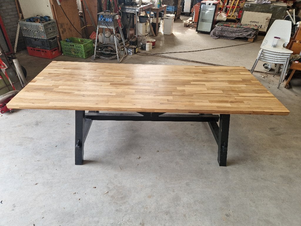 Ikea Skogsta eettafel acacia / zwart 235x100 cm, Gebruikt, 200 cm of meer, 50 tot 100 cm, Vijf personen of meer