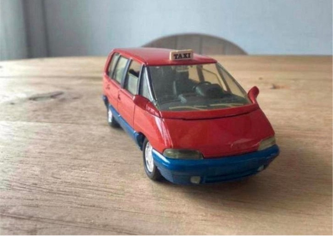 Solido Renault Espace Taxi 1:43 – Nr. 1522 – Made in France, Ophalen of Verzenden, Zo goed als nieuw, Auto, Solido