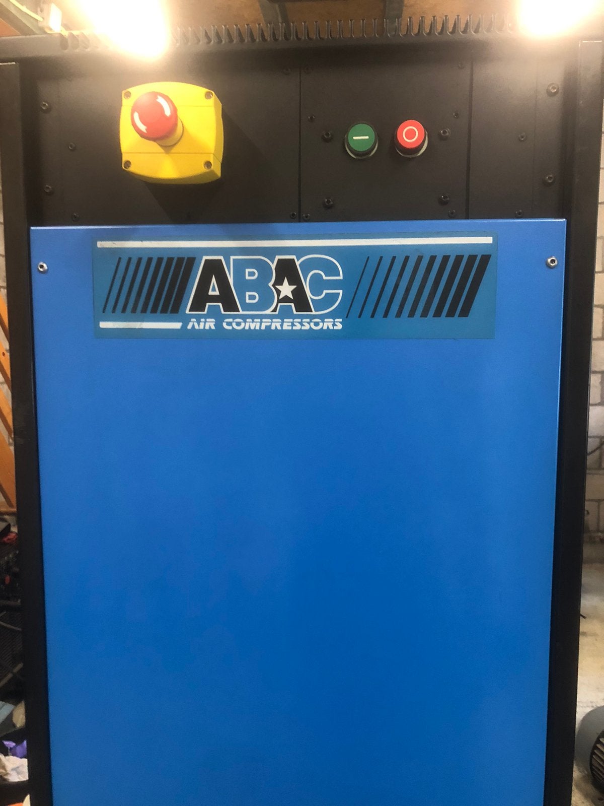 Compressor / schroefcompressor/goed/en goedkoop/factuur, Doe-het-zelf en Verbouw, Compressors, Ophalen, Gebruikt, 400 tot 800 liter/min
