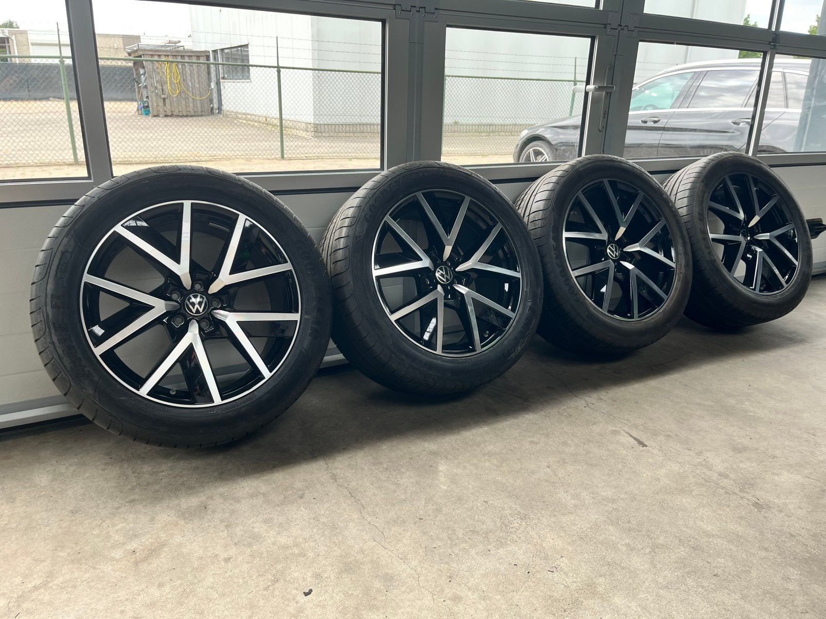 Originele Volkswagen Touareg 20 inch velgenset, Auto-onderdelen, Banden en Velgen, Ophalen, Gebruikt, 285 mm, Banden en Velgen