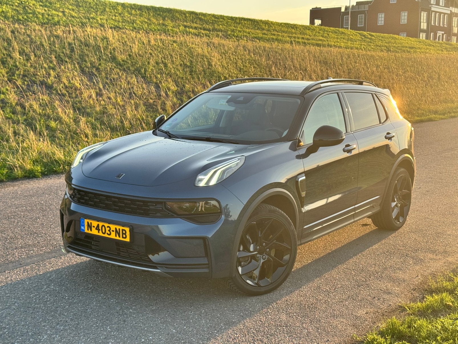 Lynk&Co 1.5TD 261pk PHEV 2021 BLAUW | ZWARTE ACCENTEN, Stof, 1800 kg, Blauw, 120 €/maand