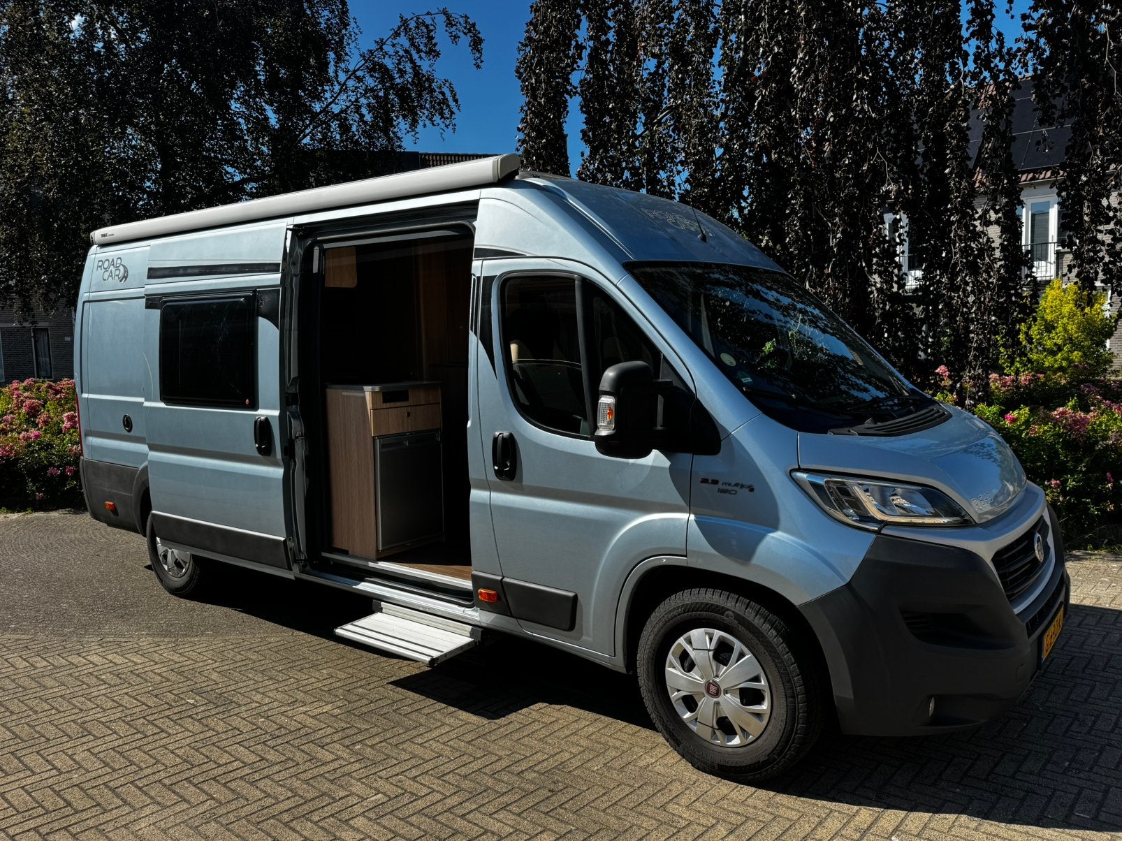 Pössl Roadcar 640 150 pk 2018 Lichtblauw 320W zonnepanelen, Caravans en Kamperen, Campers, Particulier, tot en met 2, Buscamper of Camperbus