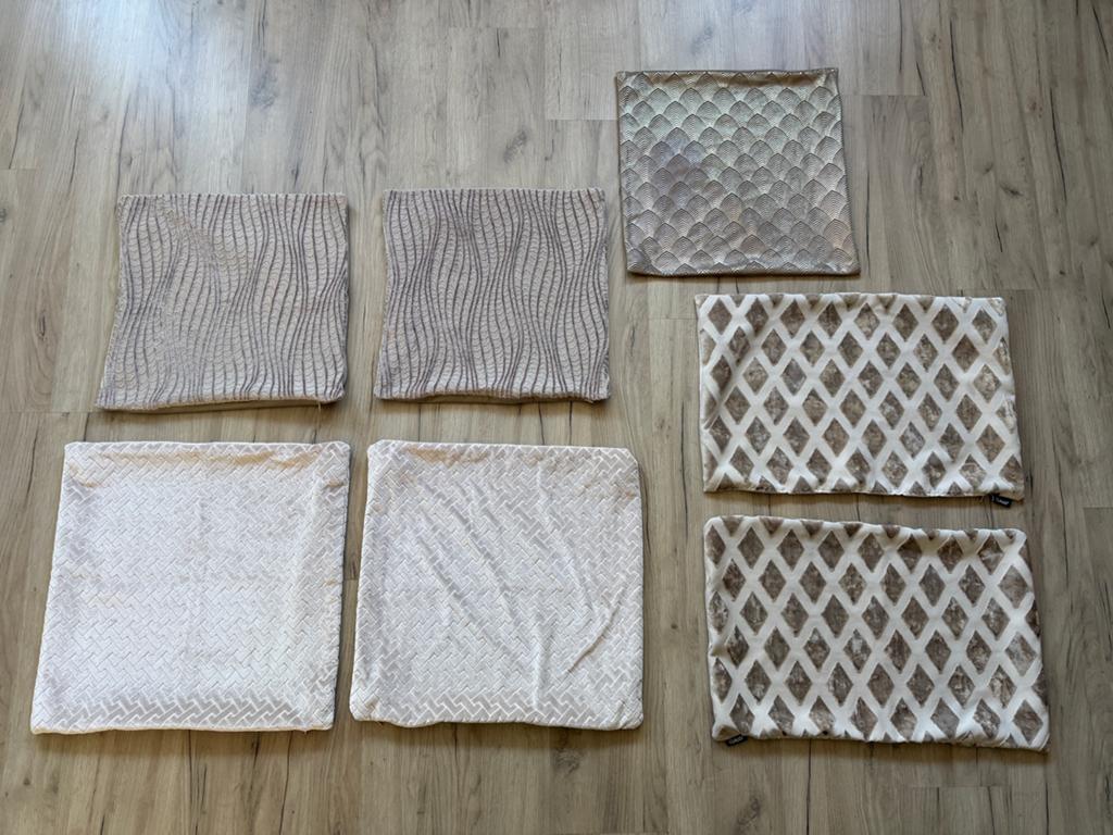 7 beige sierkussens oa Claudi & The Cushion Factory, Huis en Inrichting, Woonaccessoires | Kussens, Ophalen of Verzenden, Zo goed als nieuw