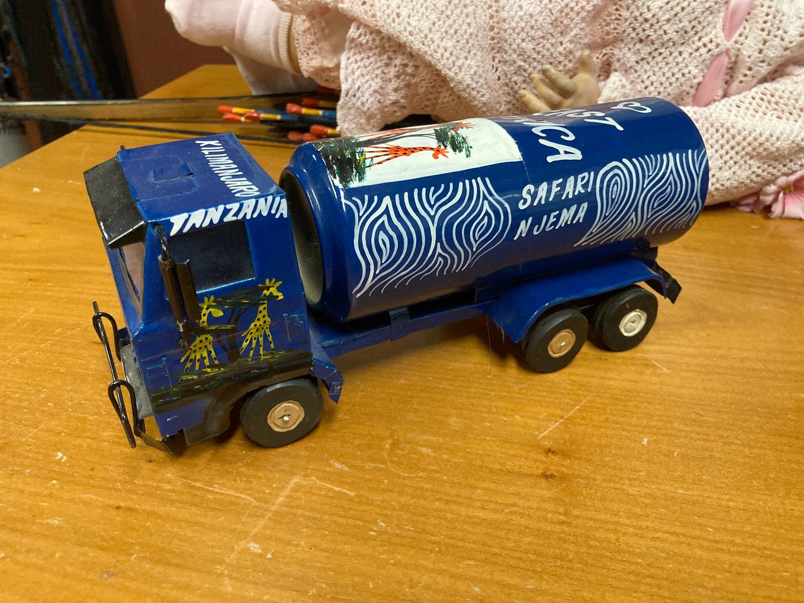 Metalen schaalmodel tank auto - Tanzania souvenir, Gebruikt, W, Ophalen of Verzenden, W