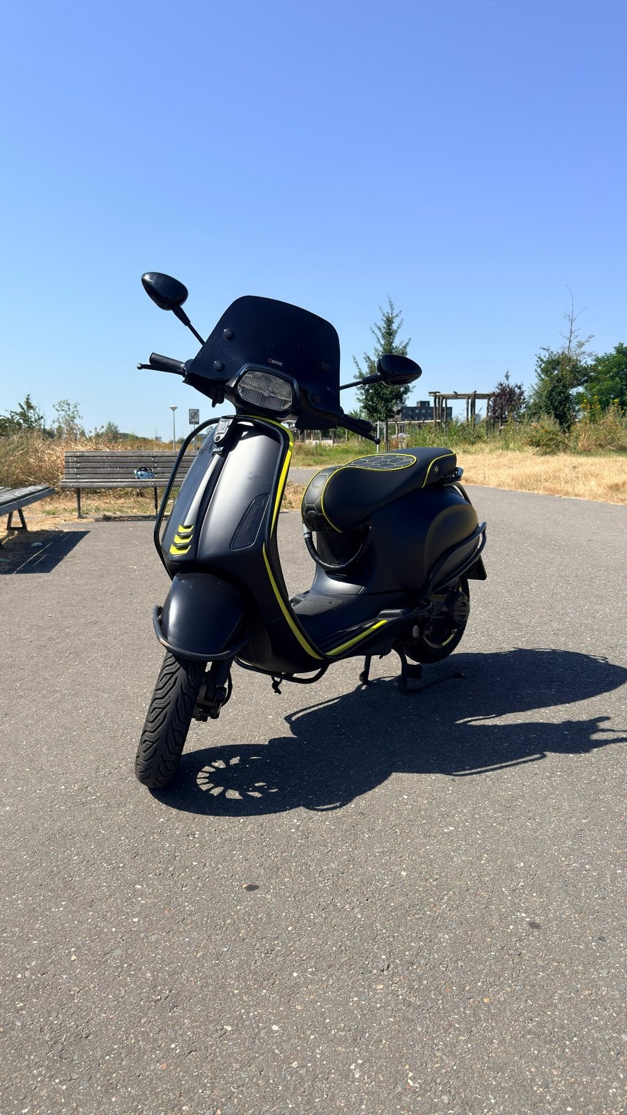 Vespa Sprint Noir 2020 Mat Zwart met Gele Details, Ophalen, Overige modellen, Maximaal 45 km/u, Zo goed als nieuw