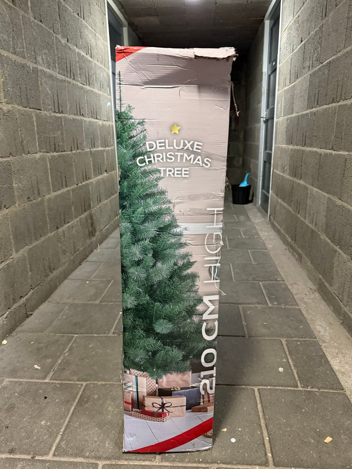 Kerstboom van 210cm hoog deluxe uitvoering met kerstballen, Ophalen