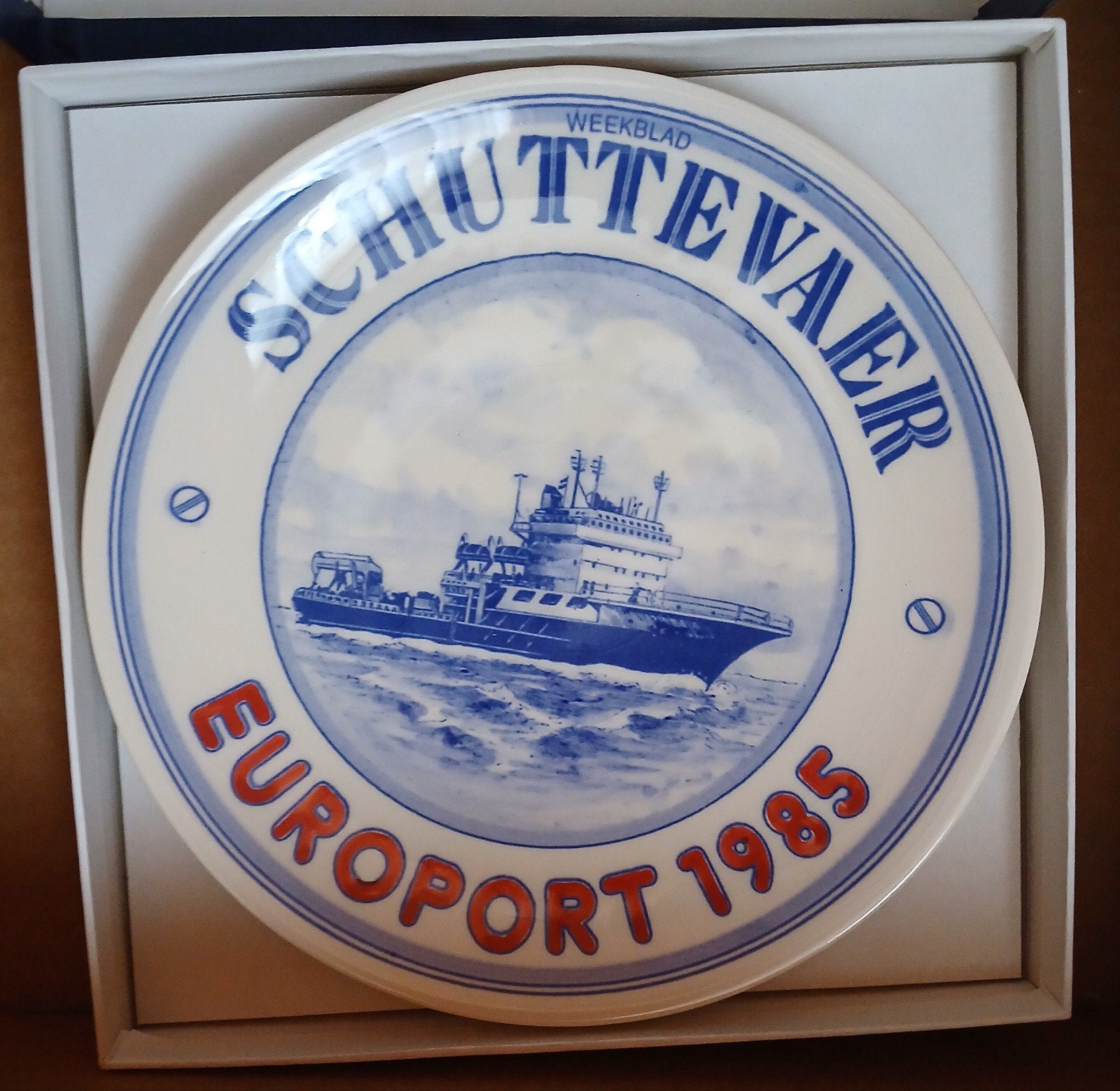 Delfts Blauw Schotel Weekblad Schuttevaer Europoort 1985, Ophalen of Verzenden