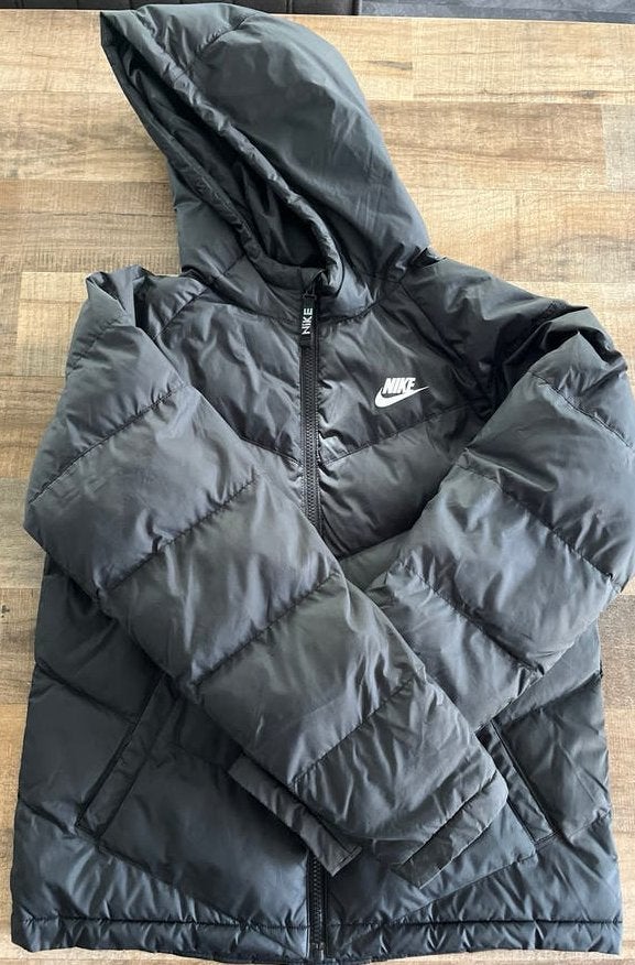 Nike jas maat 158 - Zwart, Kinderen en Baby's, Ophalen of Verzenden, Gebruikt, Jongen of Meisje, Jas