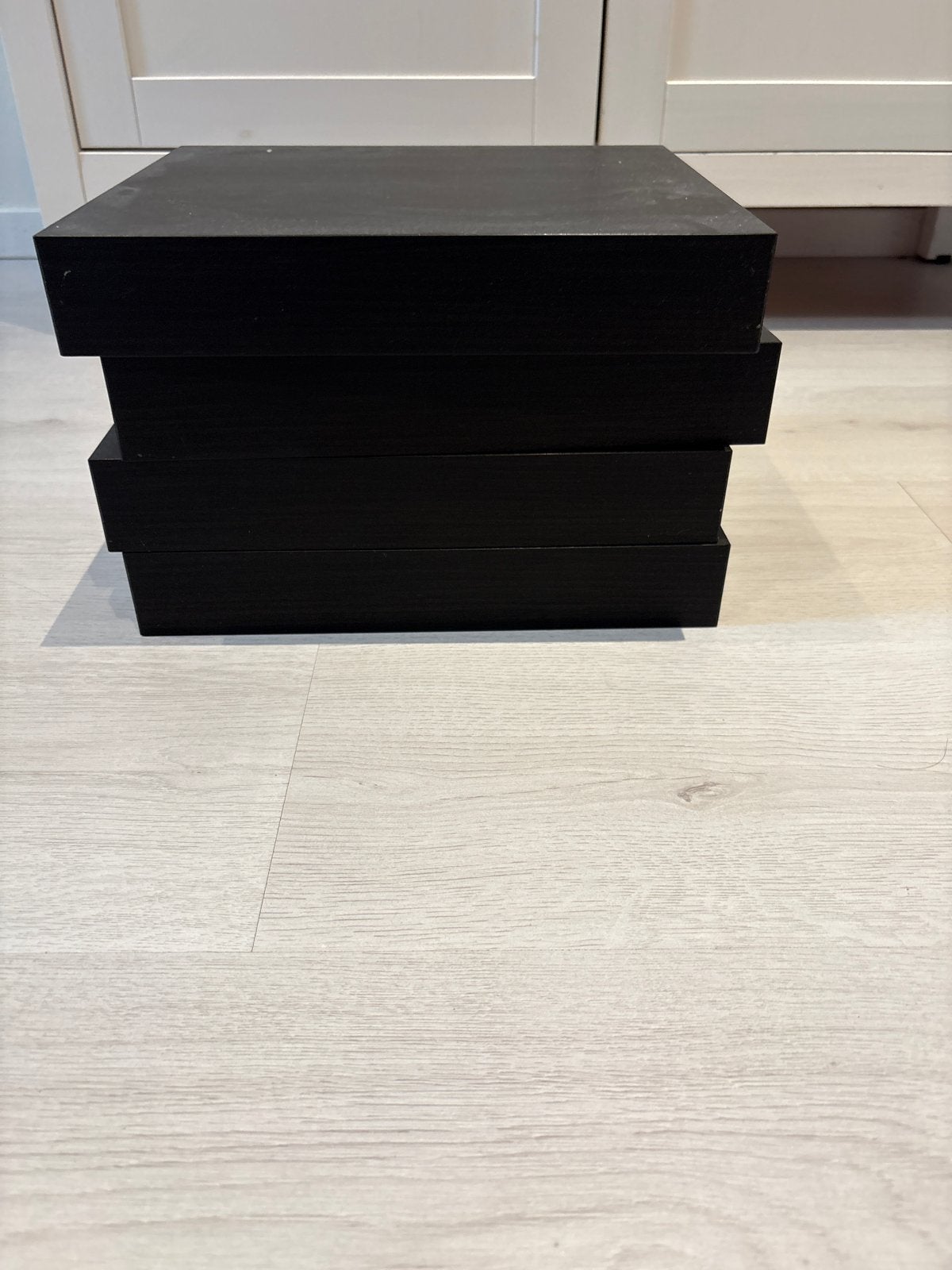 4 zwarte IKEA Lack boekenplanken, Huis en Inrichting, Kasten | Boekenkasten, Ophalen, Gebruikt, 50 tot 100 cm, Minder dan 25 cm