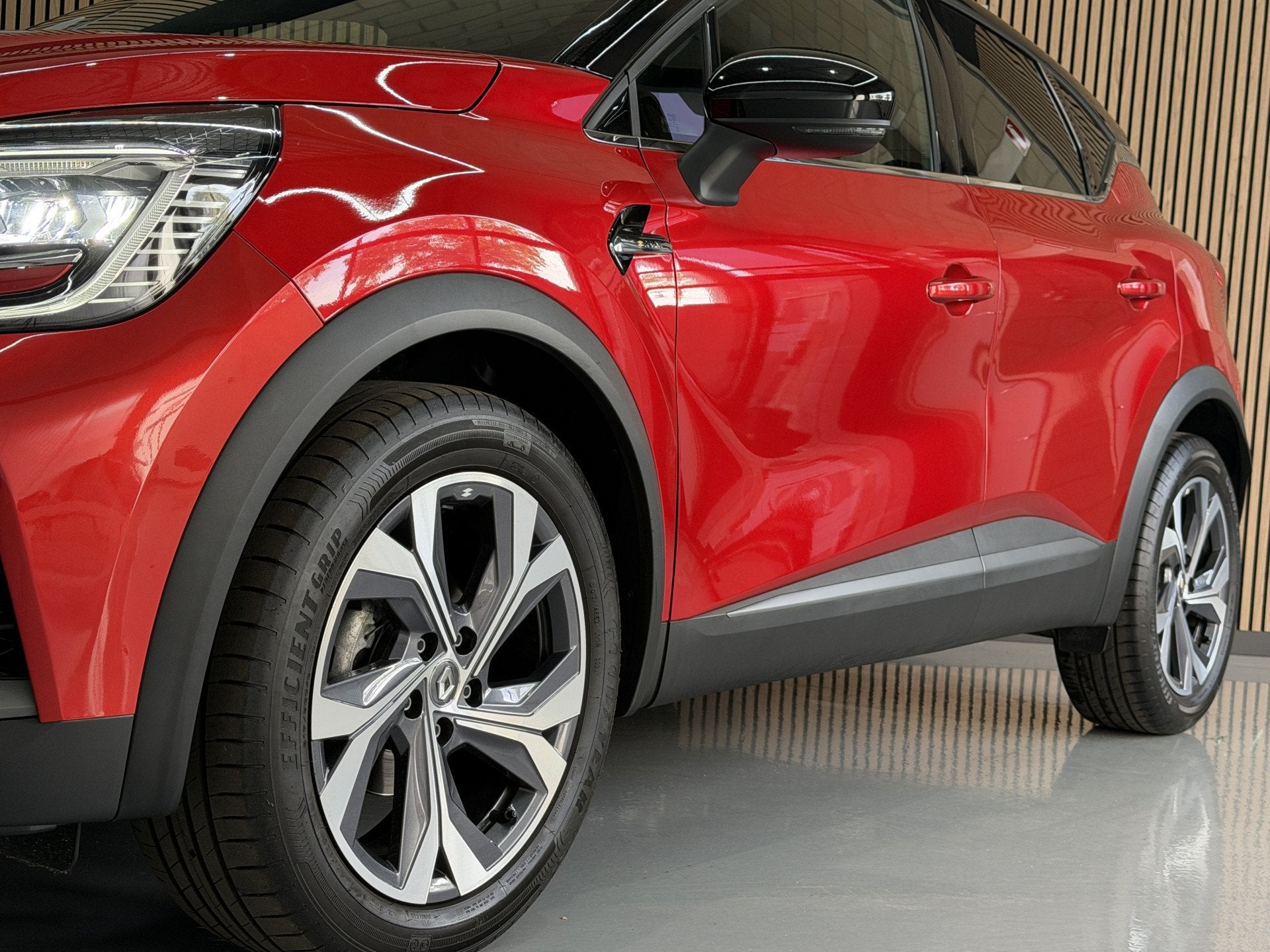 Renault Captur 1.3 TCe 140 R.S. Line | Groot navi | 18" | Ca, Dealer onderhouden, Gebruikt, Zwart, 4 cilinders