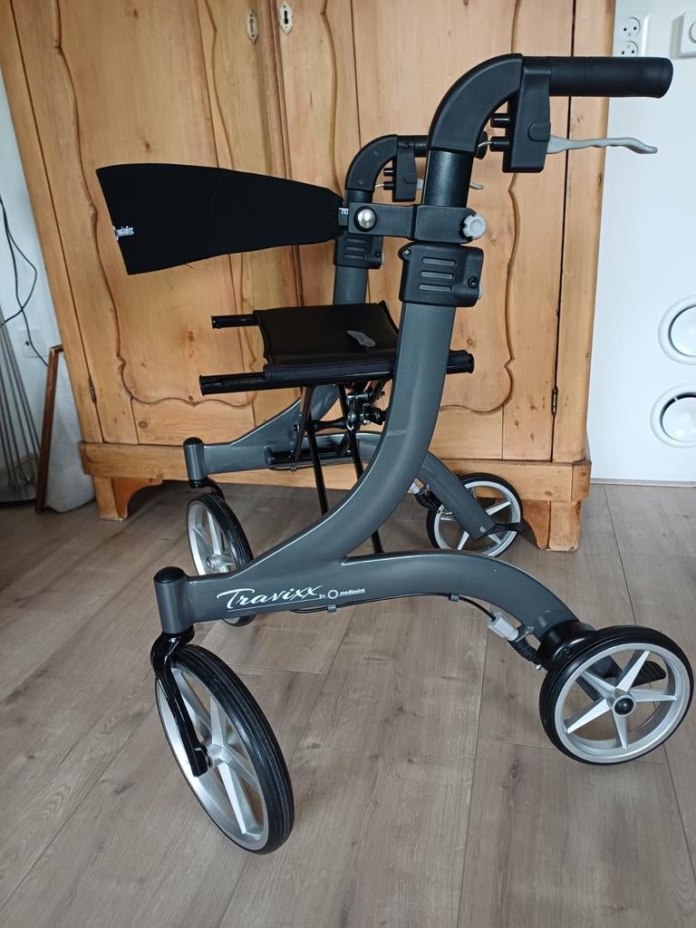 Nette rollator van Travixx van Medipoint, de Luxe S, Ophalen
